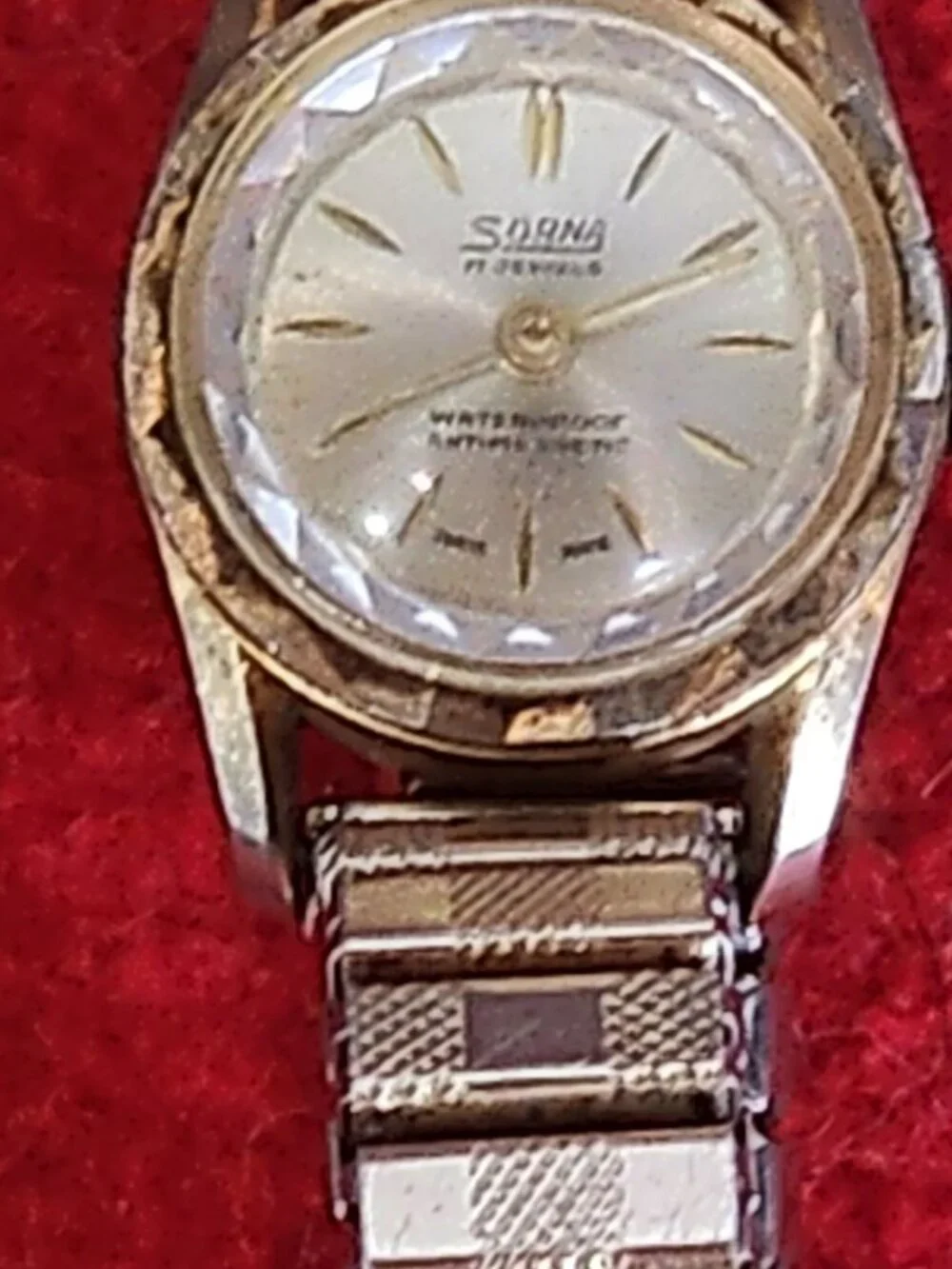Sorna 17 Jewel Gold and Silver Plate Antimagnetic Waterproof Flex SS Back Watch